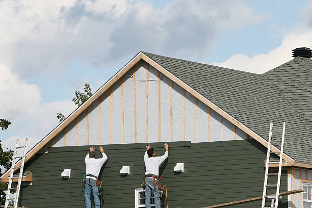 Professional Siding Installation technician working in Edison, NJ